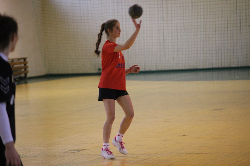Derby regionu dla piłkarek ręcznych legnickiej Dziewiątki