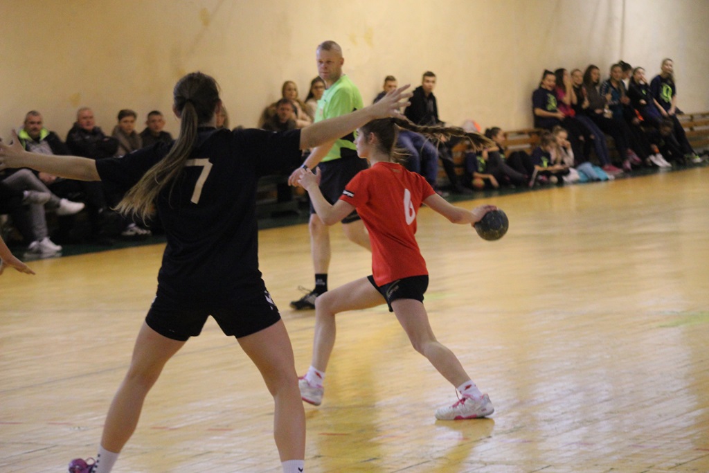 Derby regionu dla piłkarek ręcznych legnickiej Dziewiątki
