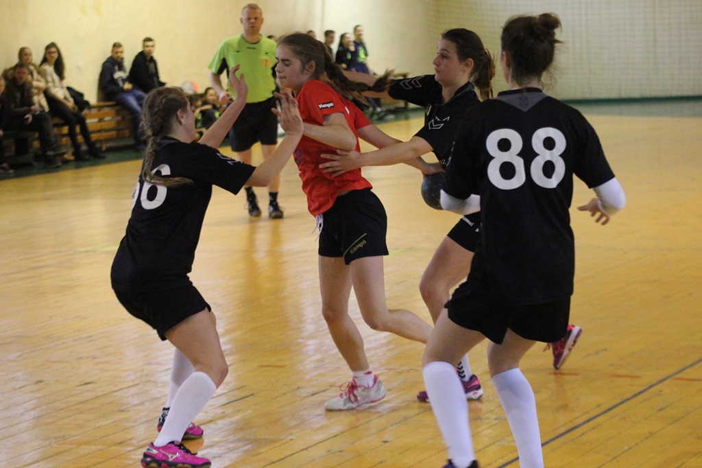 Derby regionu dla piłkarek ręcznych legnickiej Dziewiątki