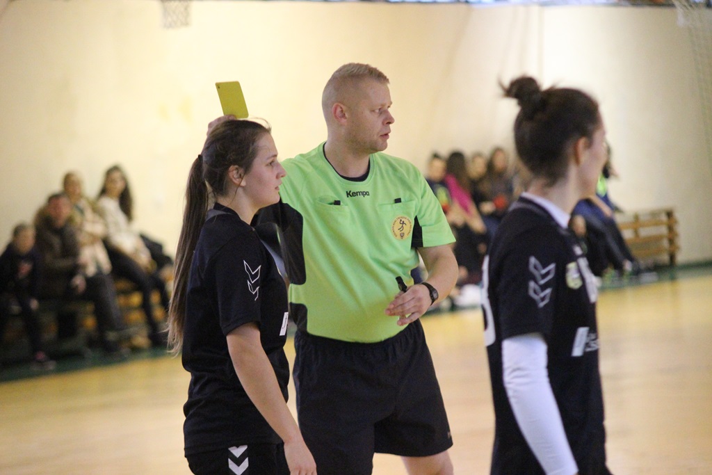 Derby regionu dla piłkarek ręcznych legnickiej Dziewiątki