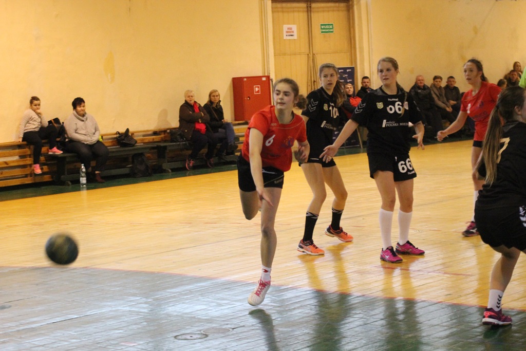Derby regionu dla piłkarek ręcznych legnickiej Dziewiątki
