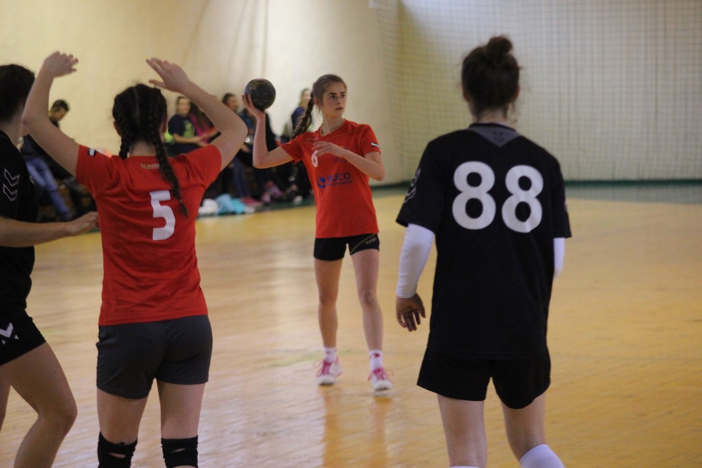 Derby regionu dla piłkarek ręcznych legnickiej Dziewiątki