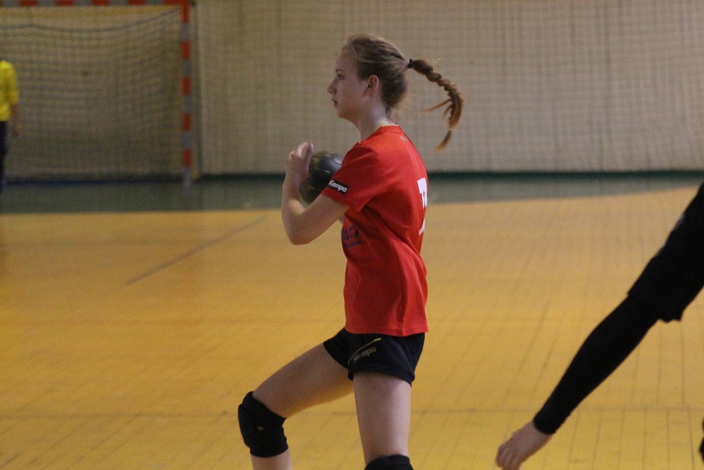 Derby regionu dla piłkarek ręcznych legnickiej Dziewiątki