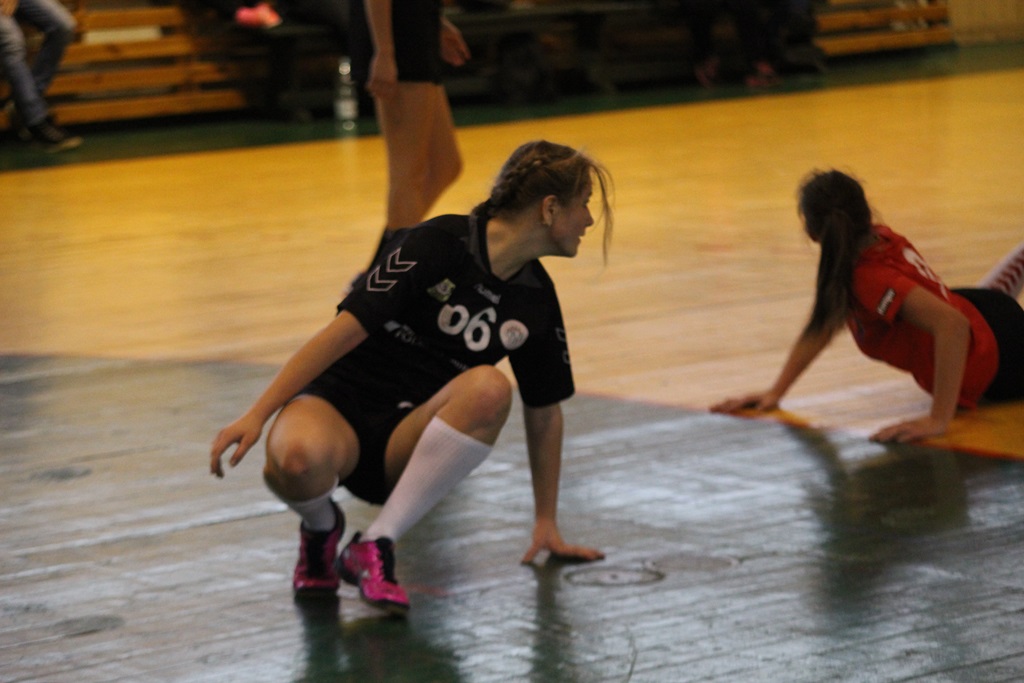Derby regionu dla piłkarek ręcznych legnickiej Dziewiątki