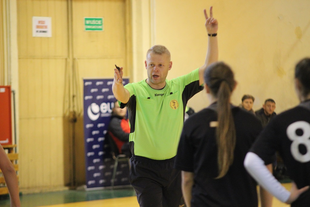 Derby regionu dla piłkarek ręcznych legnickiej Dziewiątki