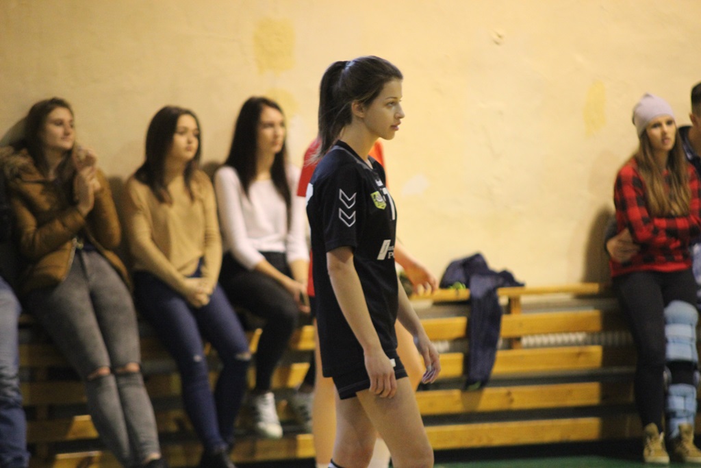 Derby regionu dla piłkarek ręcznych legnickiej Dziewiątki