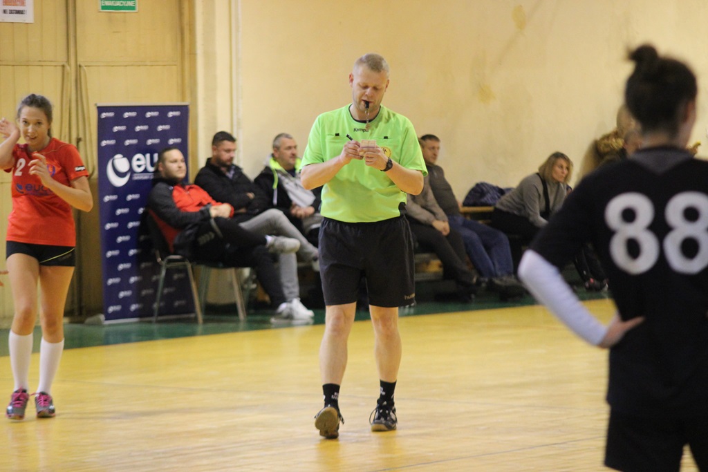 Derby regionu dla piłkarek ręcznych legnickiej Dziewiątki