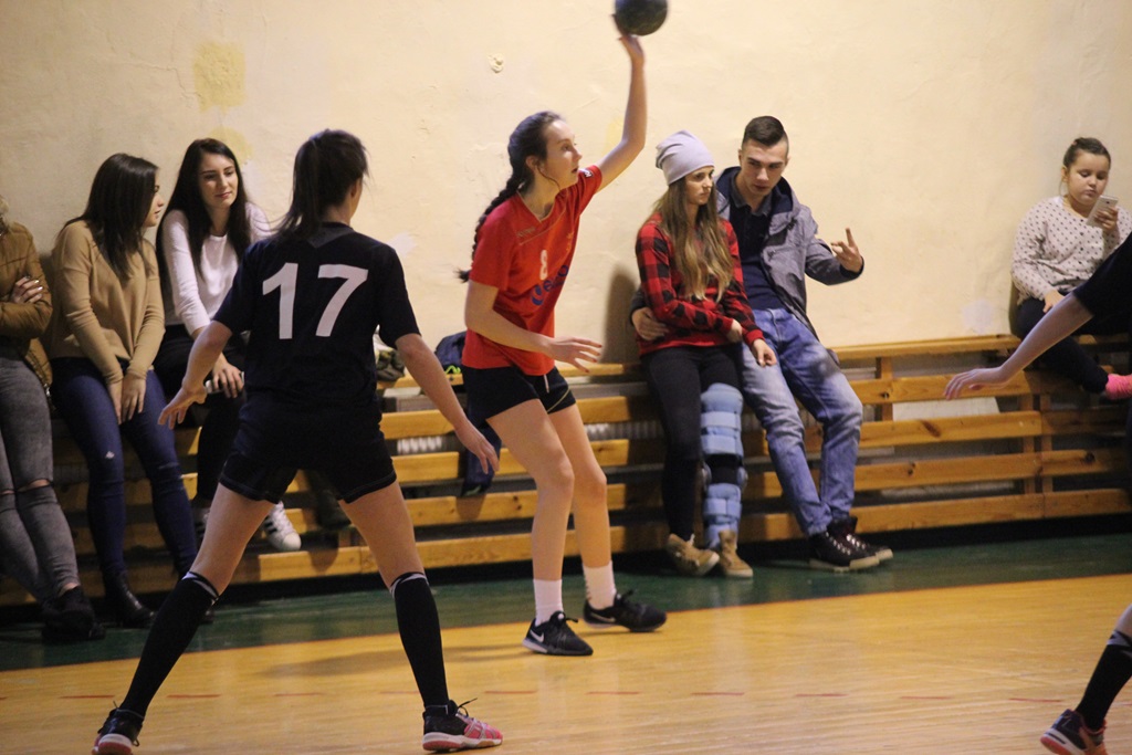 Derby regionu dla piłkarek ręcznych legnickiej Dziewiątki