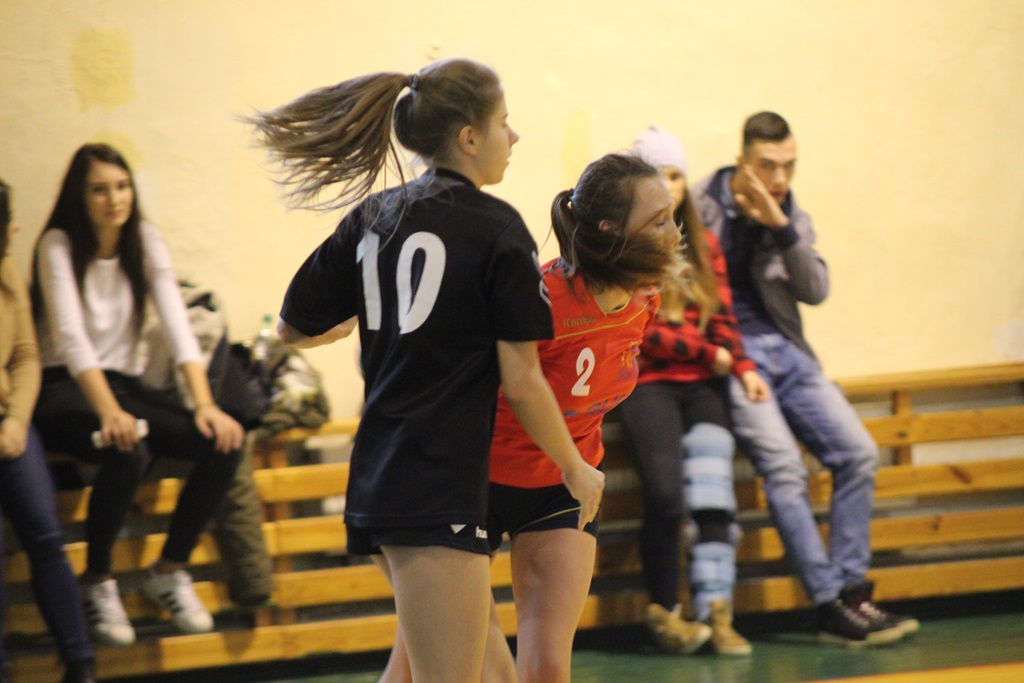 Derby regionu dla piłkarek ręcznych legnickiej Dziewiątki