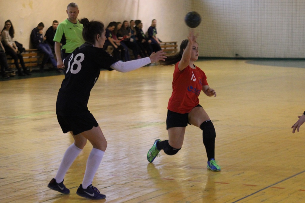 Derby regionu dla piłkarek ręcznych legnickiej Dziewiątki