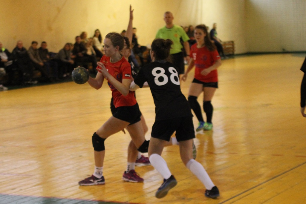 Derby regionu dla piłkarek ręcznych legnickiej Dziewiątki