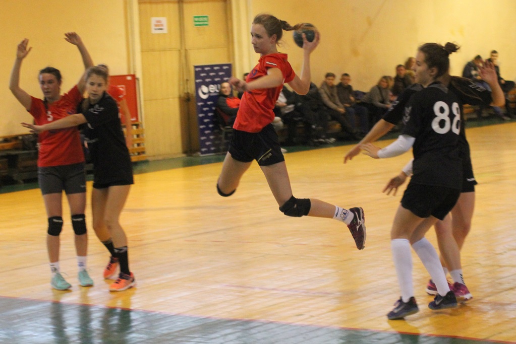 Derby regionu dla piłkarek ręcznych legnickiej Dziewiątki