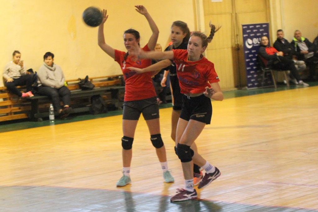 Derby regionu dla piłkarek ręcznych legnickiej Dziewiątki