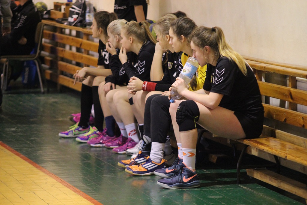 Derby regionu dla piłkarek ręcznych legnickiej Dziewiątki