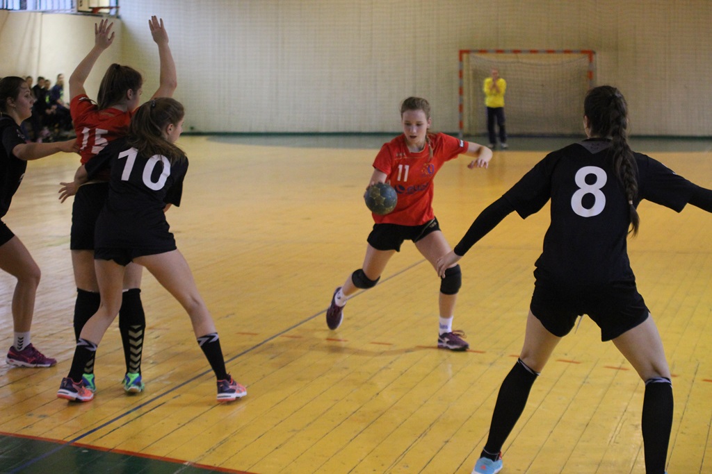Derby regionu dla piłkarek ręcznych legnickiej Dziewiątki