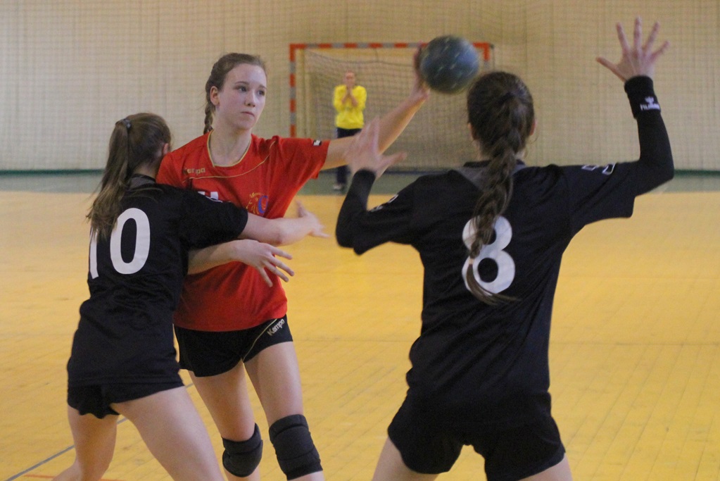 Derby regionu dla piłkarek ręcznych legnickiej Dziewiątki