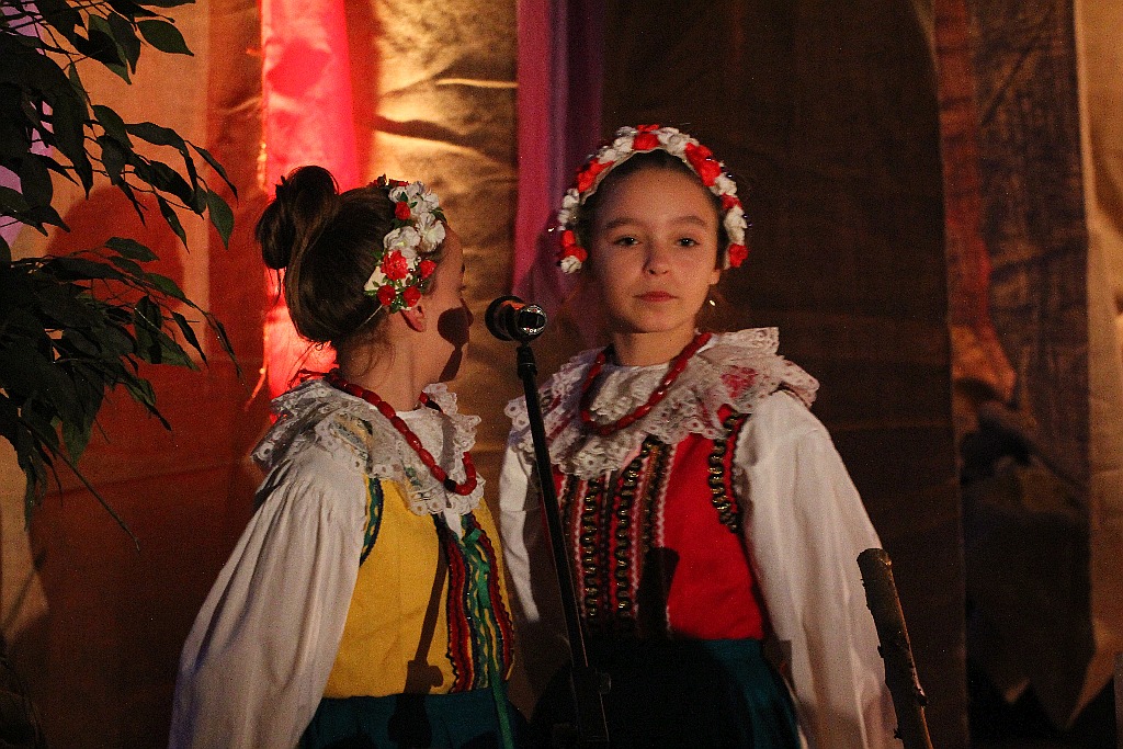 Andrzejkowe Katarzynki czyli wróżby tradycyjne tańce i zabawy