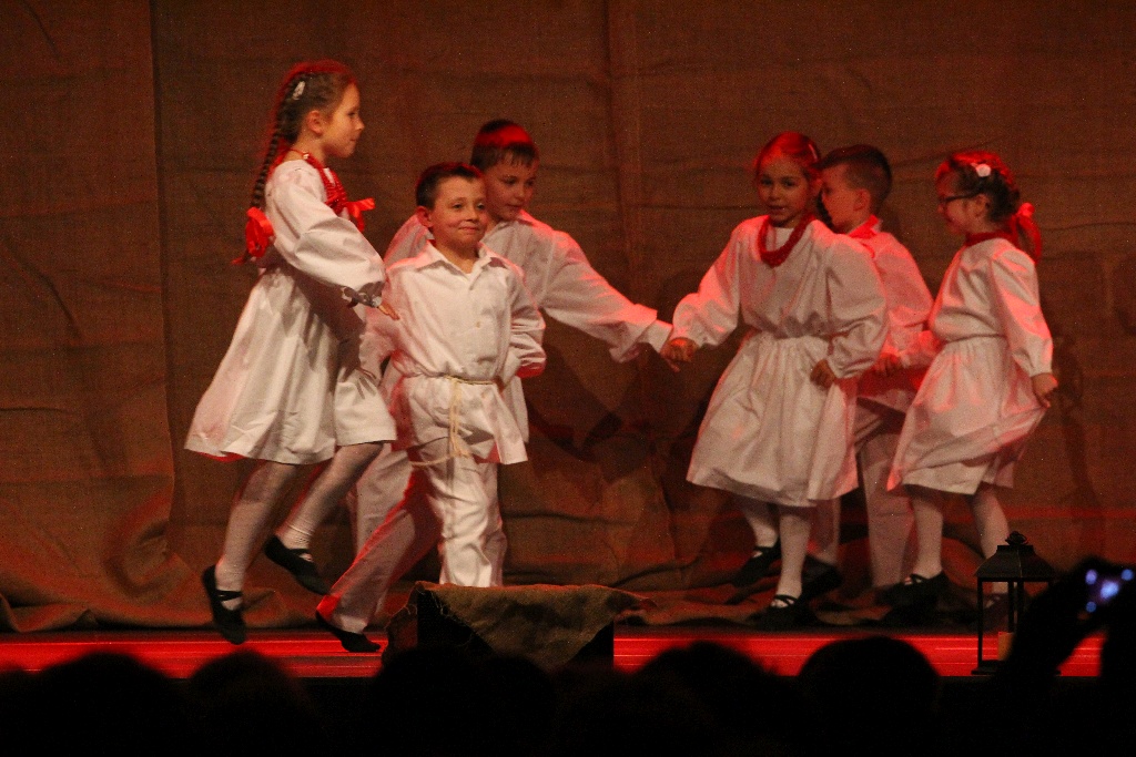 Andrzejkowe Katarzynki czyli wróżby tradycyjne tańce i zabawy