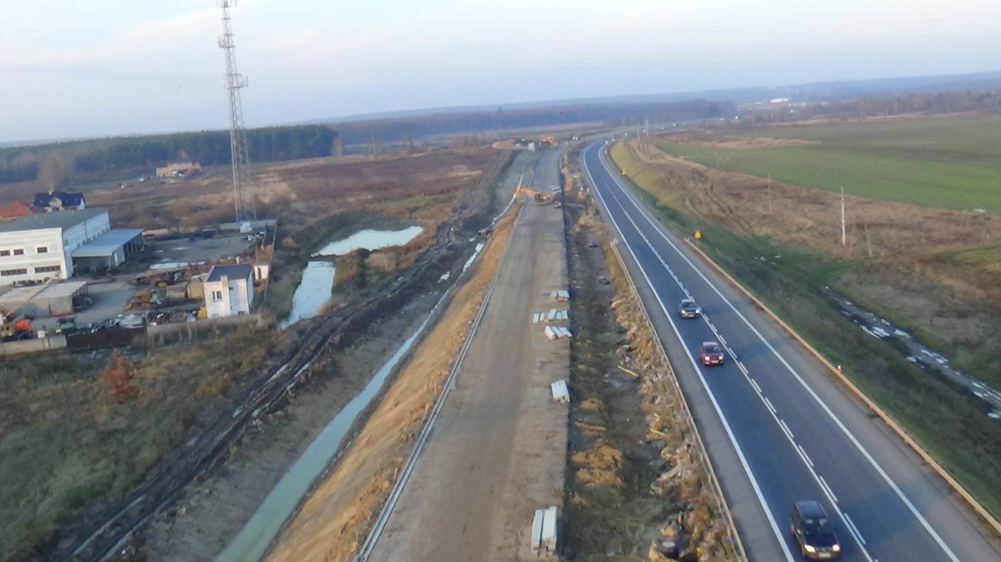 Pogoda sprzyja. Trwają wytężone prace na budowie drogi S3