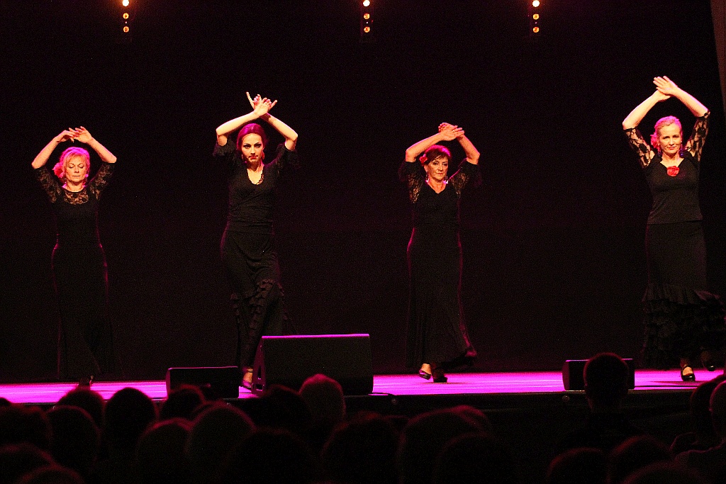 Pełna widownia na pokazie tańca flamenco w Sali Maneżowej
