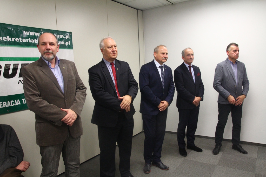Czarnota z pucharem wojewody. Szachista Miedzi na 2. miejscu