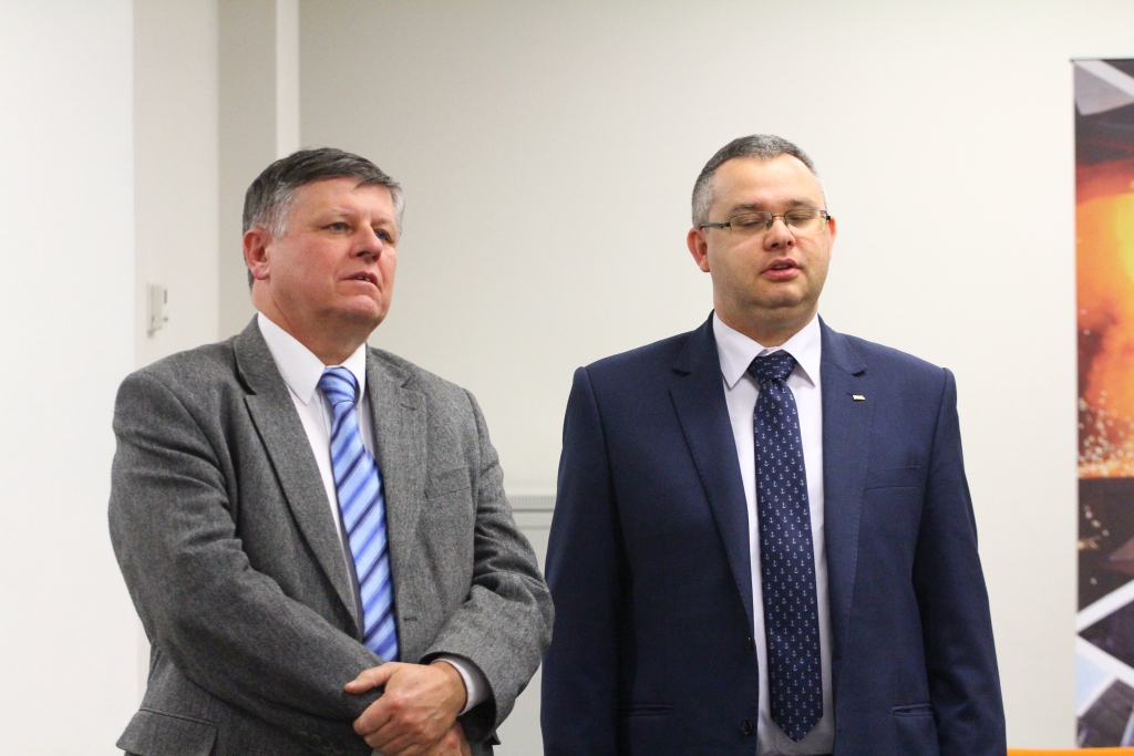 Dwoje legniczan pokonało  arcymistrza w symultanie