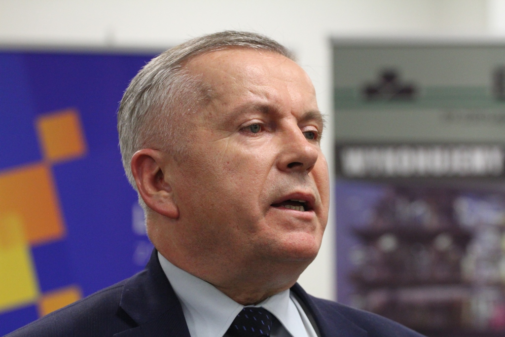 Czarnota z pucharem wojewody. Szachista Miedzi na 2. miejscu