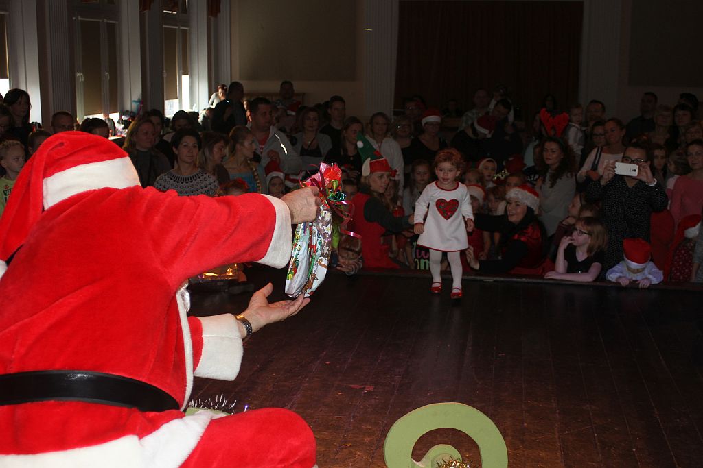 W MCK odbyła się zabawa mikołajkowa dla małych legniczan