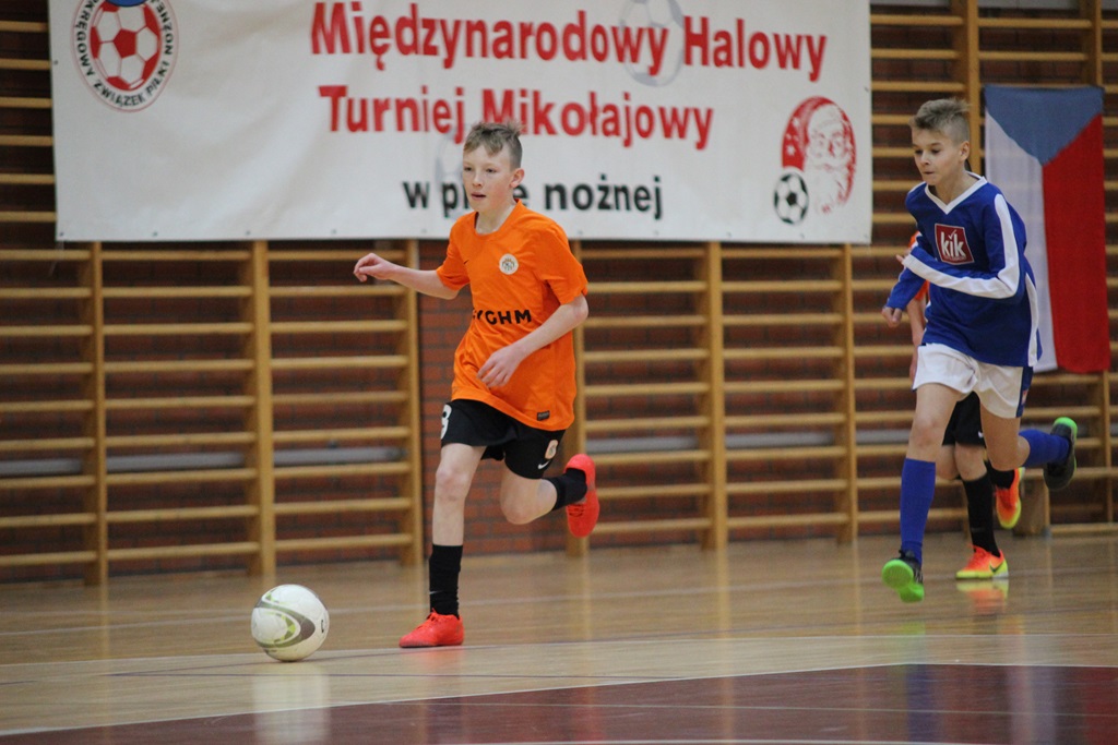 KS Polkowice najlepszy w halowym turnieju Mikołajkowym