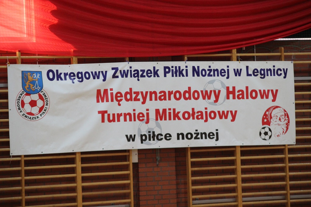 KS Polkowice najlepszy w halowym turnieju Mikołajkowym