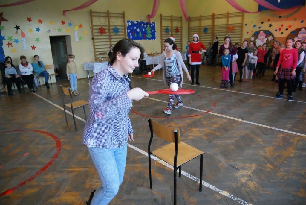 Święty Mikołaj rozpoczął wizytę u dzieci w gminie Kunice