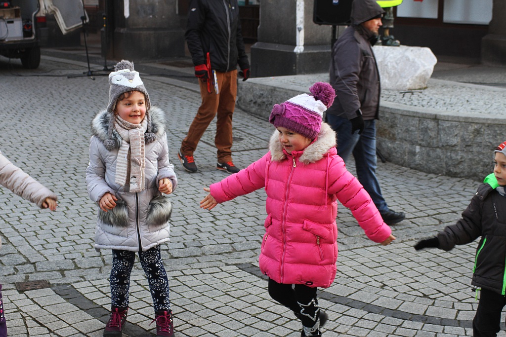 Legnickie przedszkolaki otrzymały kamizelki odblaskowe