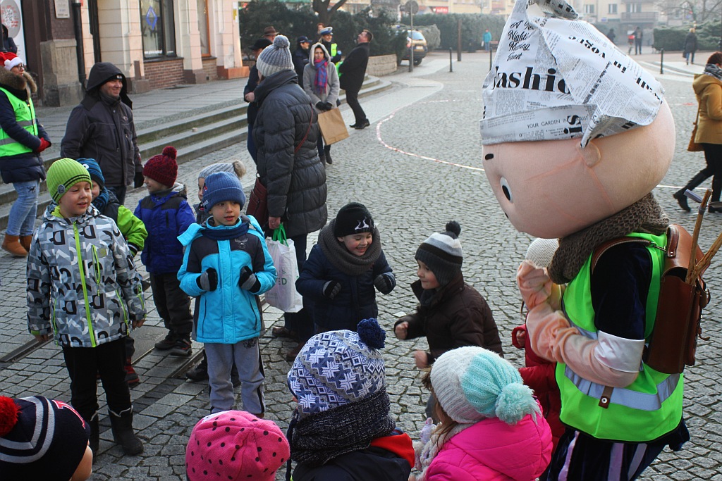 Legnickie przedszkolaki otrzymały kamizelki odblaskowe