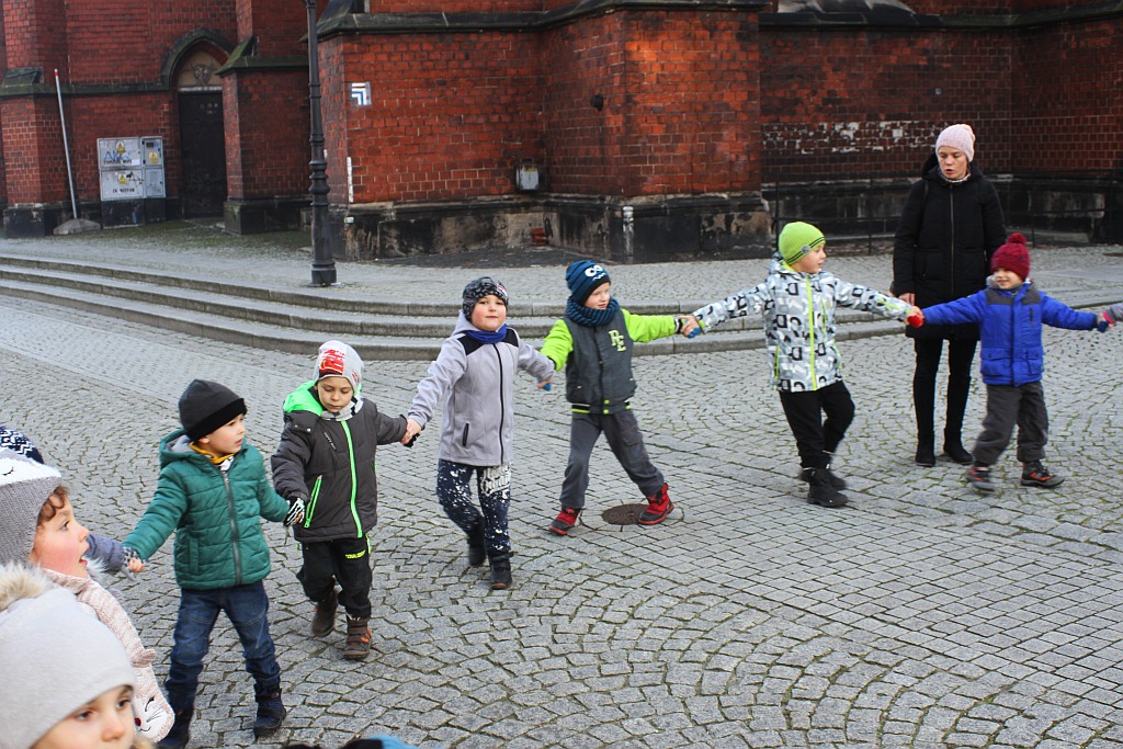 Legnickie przedszkolaki otrzymały kamizelki odblaskowe