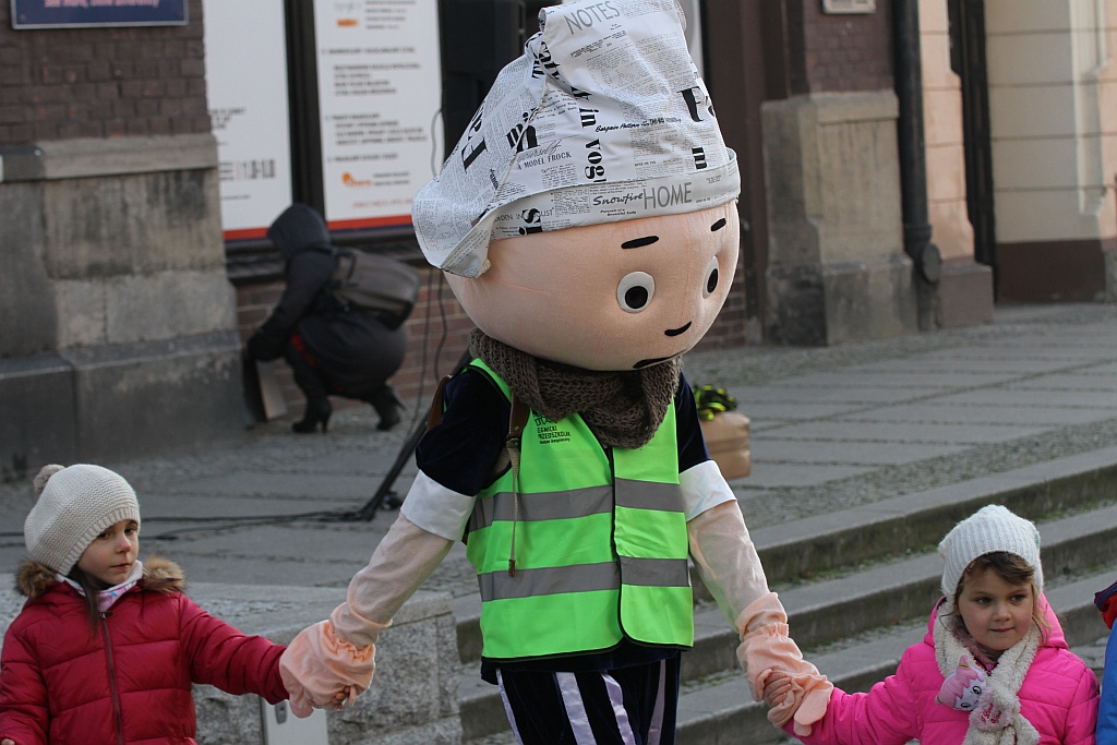 Legnickie przedszkolaki otrzymały kamizelki odblaskowe