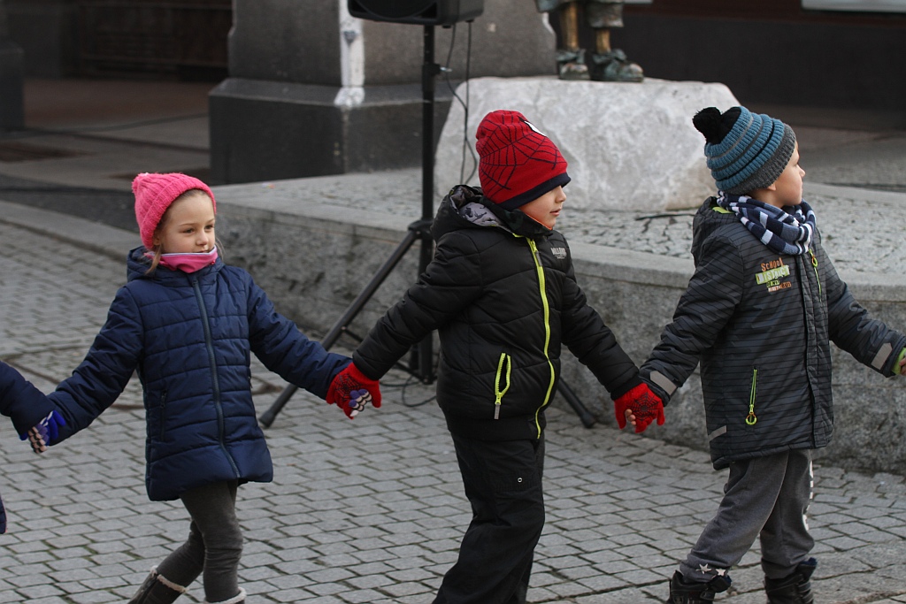 Legnickie przedszkolaki otrzymały kamizelki odblaskowe