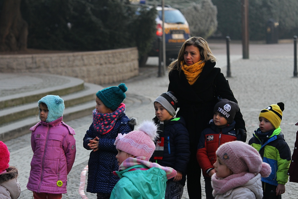 Legnickie przedszkolaki otrzymały kamizelki odblaskowe