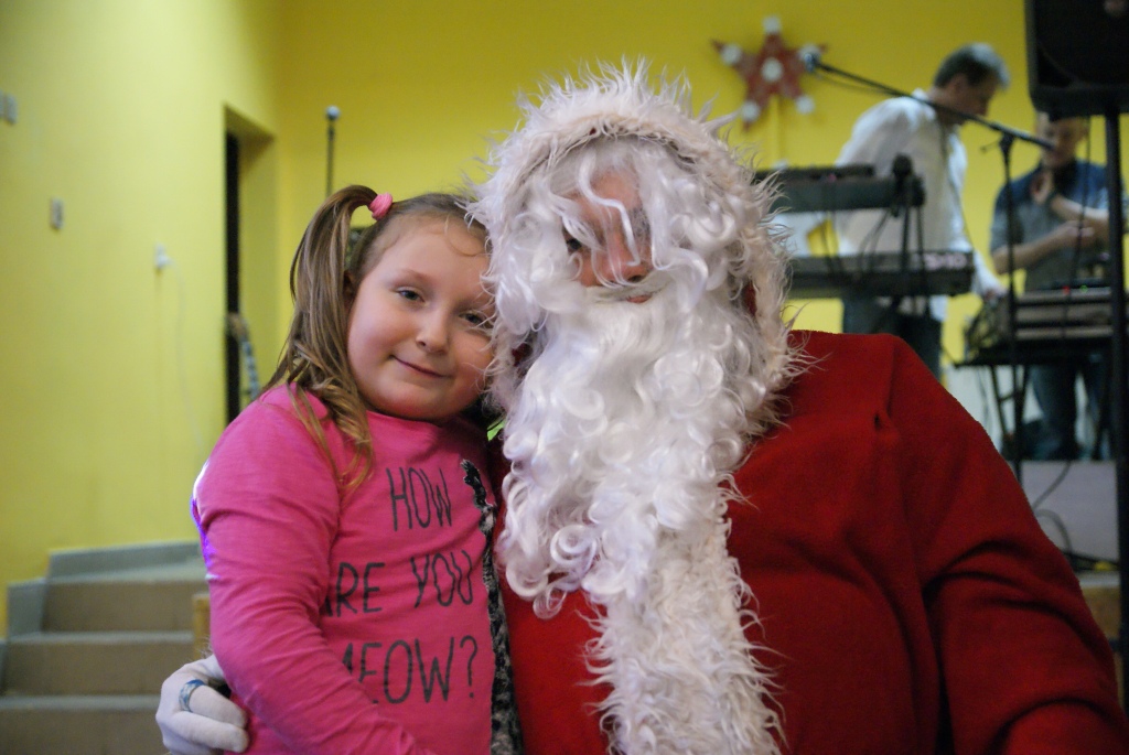 Święty Mikołaj rozpoczął wizytę u dzieci w gminie Kunice