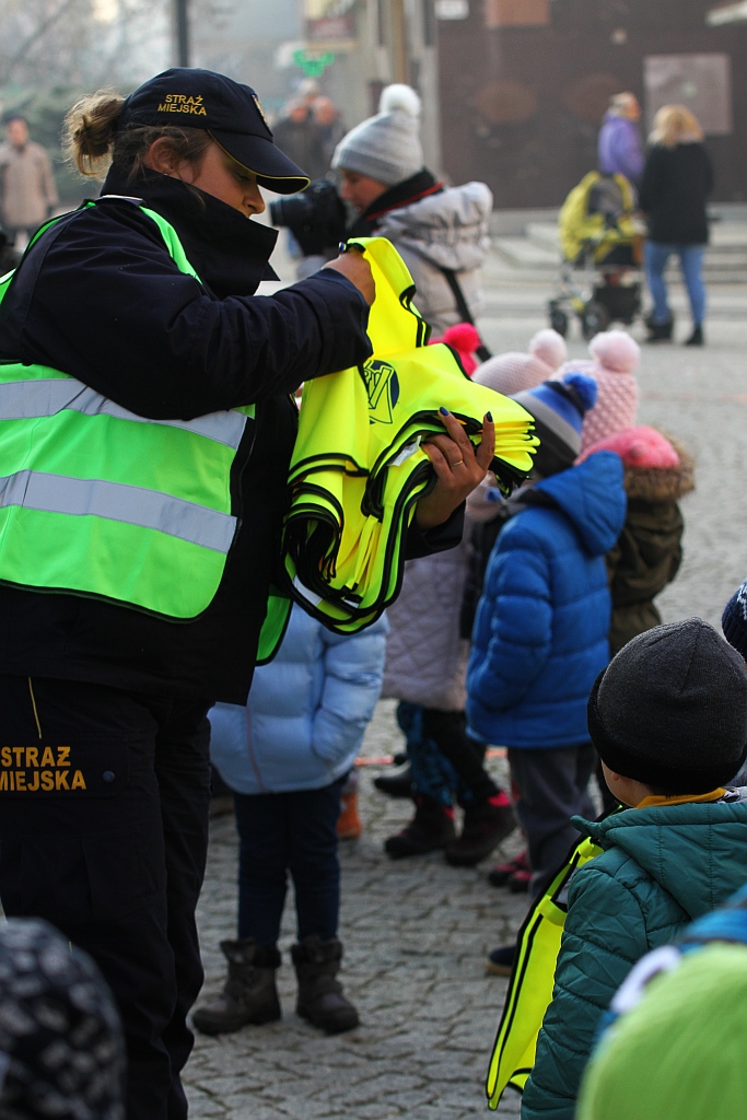 Legnickie przedszkolaki otrzymały kamizelki odblaskowe