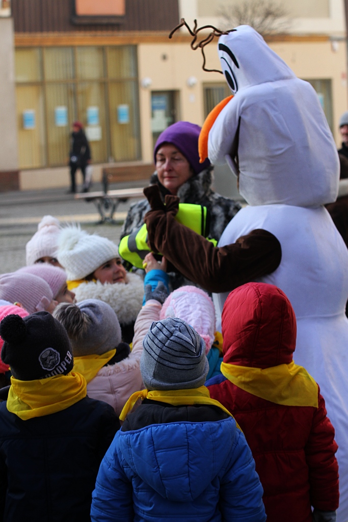 Legnickie przedszkolaki otrzymały kamizelki odblaskowe