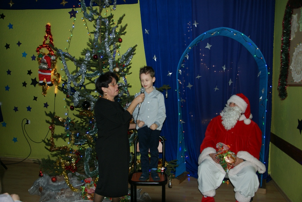 Święty Mikołaj rozpoczął wizytę u dzieci w gminie Kunice