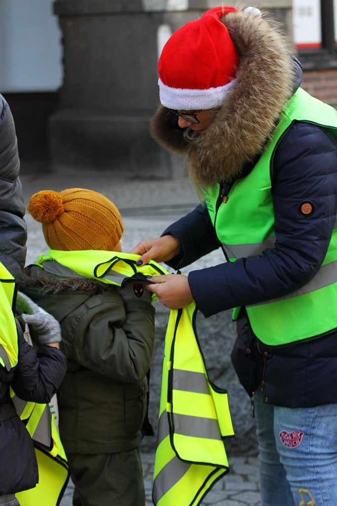 Legnickie przedszkolaki otrzymały kamizelki odblaskowe