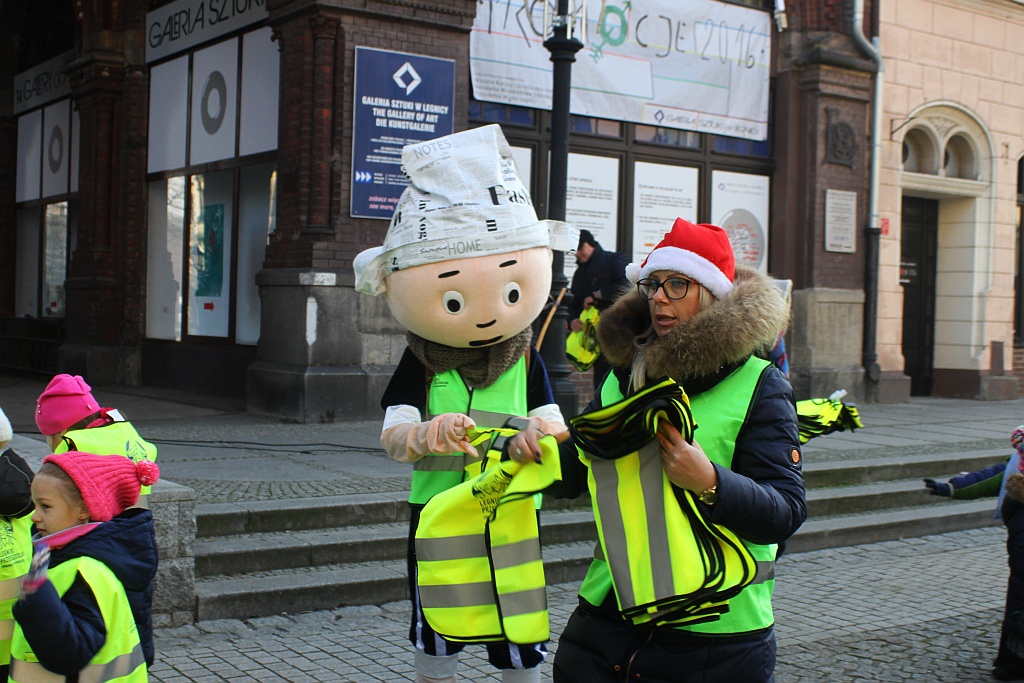 Legnickie przedszkolaki otrzymały kamizelki odblaskowe