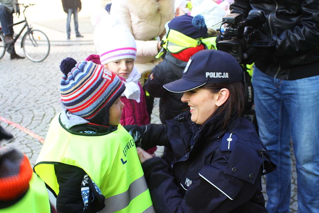 Legnickie przedszkolaki otrzymały kamizelki odblaskowe