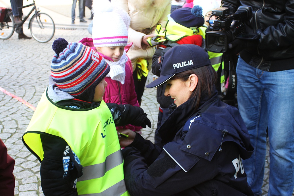 Legnickie przedszkolaki otrzymały kamizelki odblaskowe