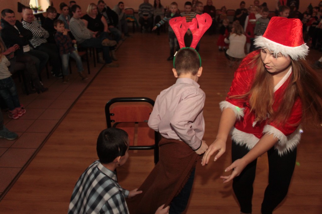 Święty Mikołaj rozpoczął wizytę u dzieci w gminie Kunice