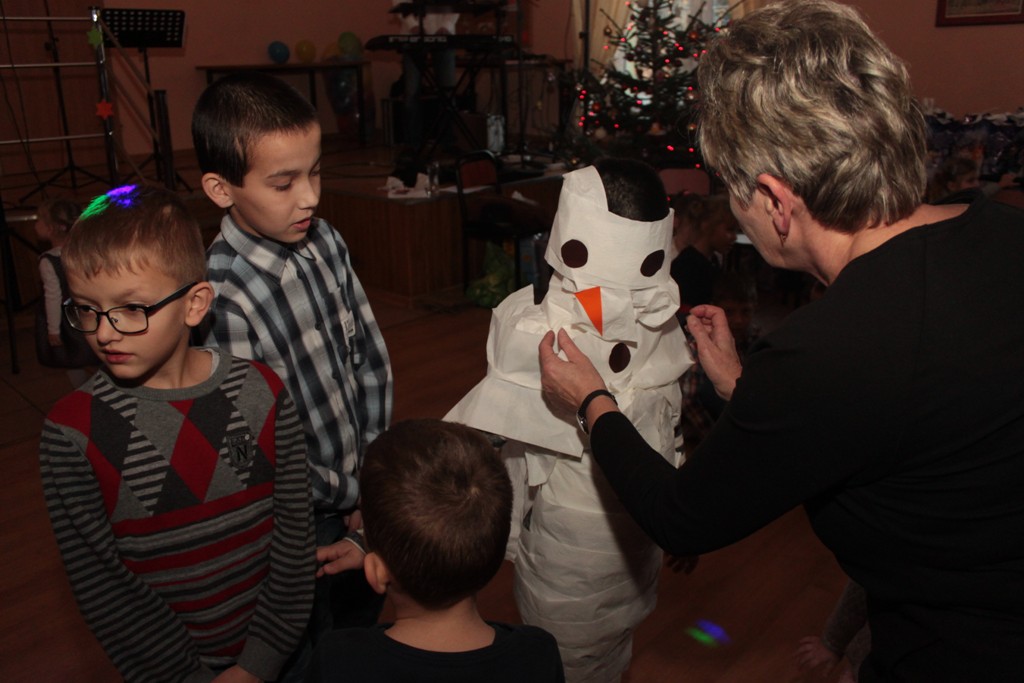 Święty Mikołaj rozpoczął wizytę u dzieci w gminie Kunice