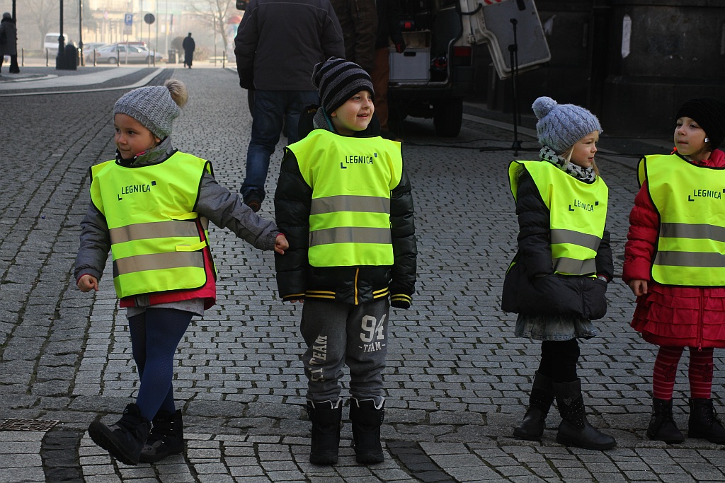 Legnickie przedszkolaki otrzymały kamizelki odblaskowe