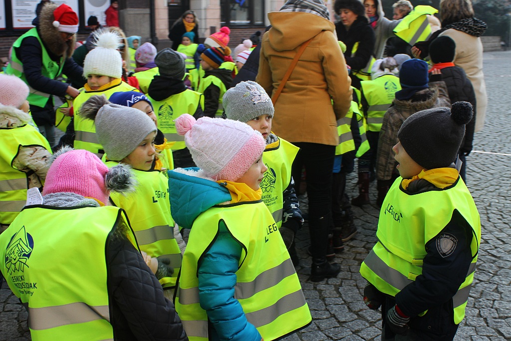 Legnickie przedszkolaki otrzymały kamizelki odblaskowe