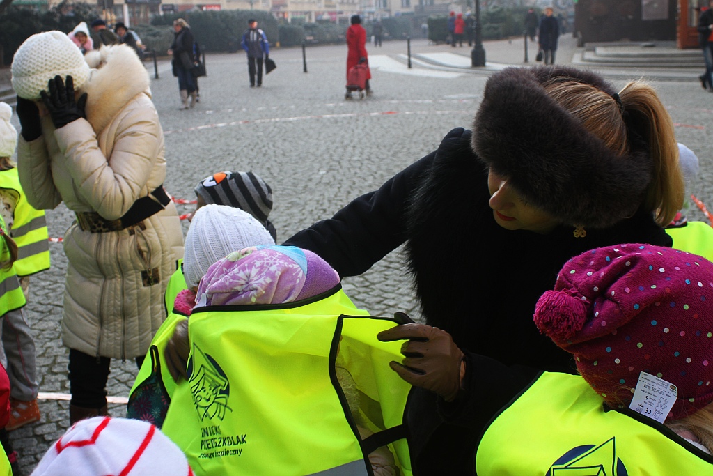 Legnickie przedszkolaki otrzymały kamizelki odblaskowe